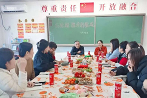 三河市燕橋?qū)W校六年級(jí)新學(xué)期茶話會(huì)：共話AI，探索教學(xué)新航道